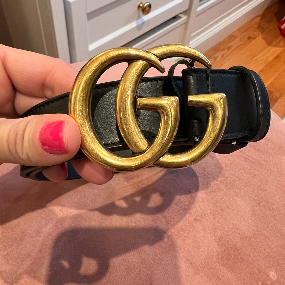 Medium width gucci belt. Size 75.